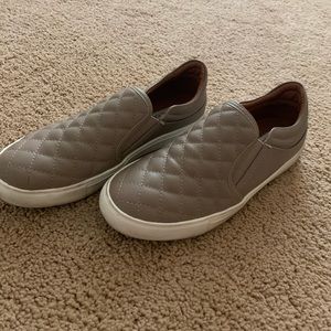 Steve Madden slip on